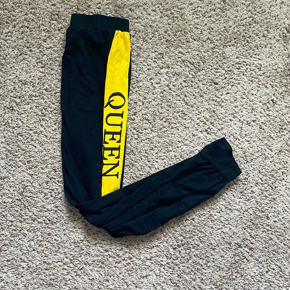 Two piece set - Picture 2 of 3